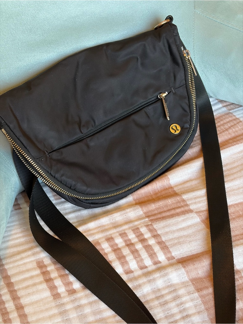 Excellent Condition Lululemon Black Festival Crossbody Messenger Bag